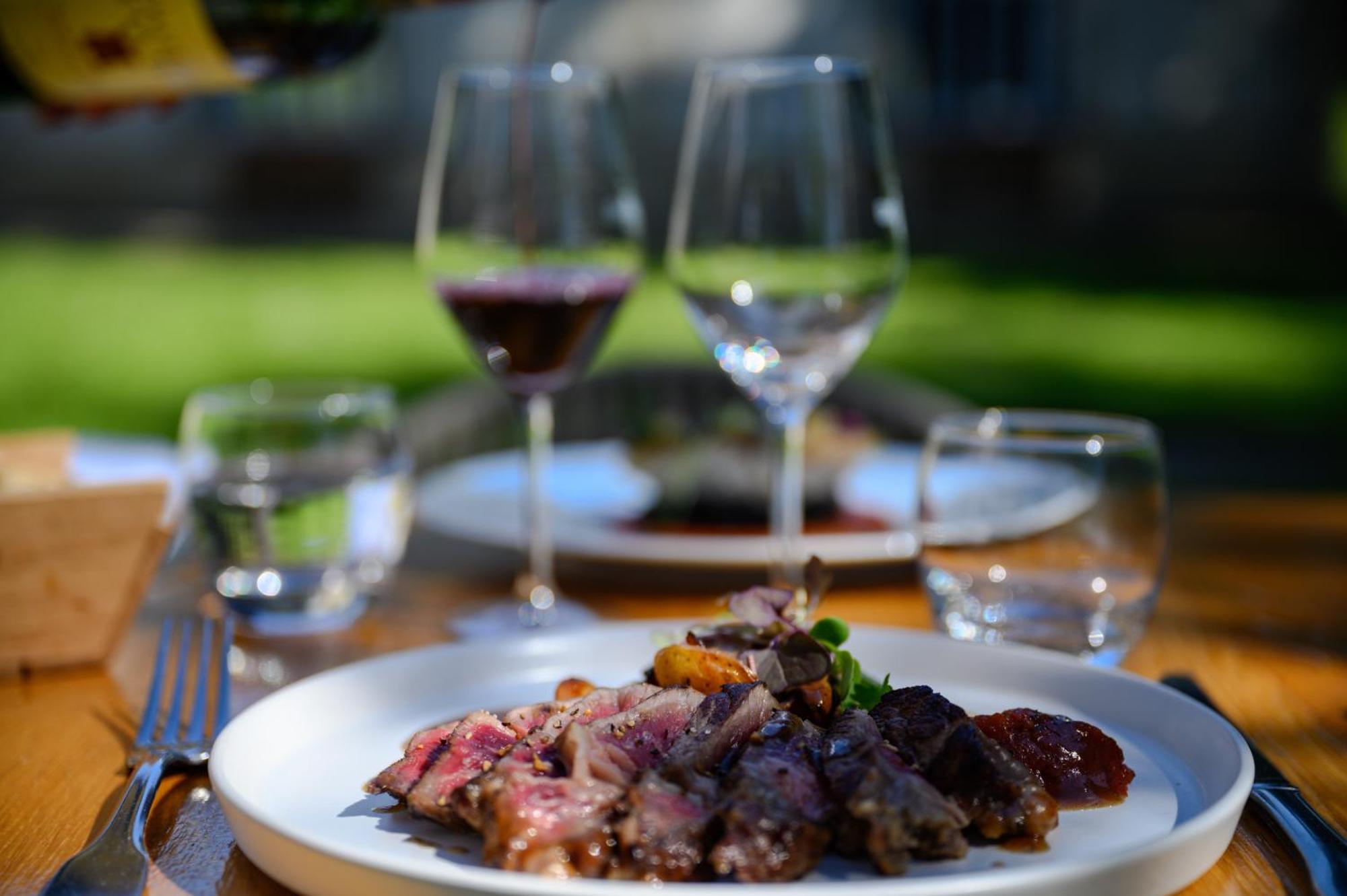 Pey La Tour - Logis Hotels & Restaurant Salleboeuf Dış mekan fotoğraf