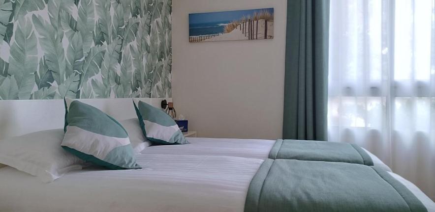 Pey La Tour - Logis Hotels & Restaurant Salleboeuf Dış mekan fotoğraf